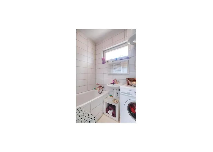 別荘 With Sea View 01 ムルテル