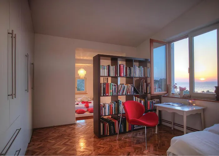 With Sea View 01 Nyaraló